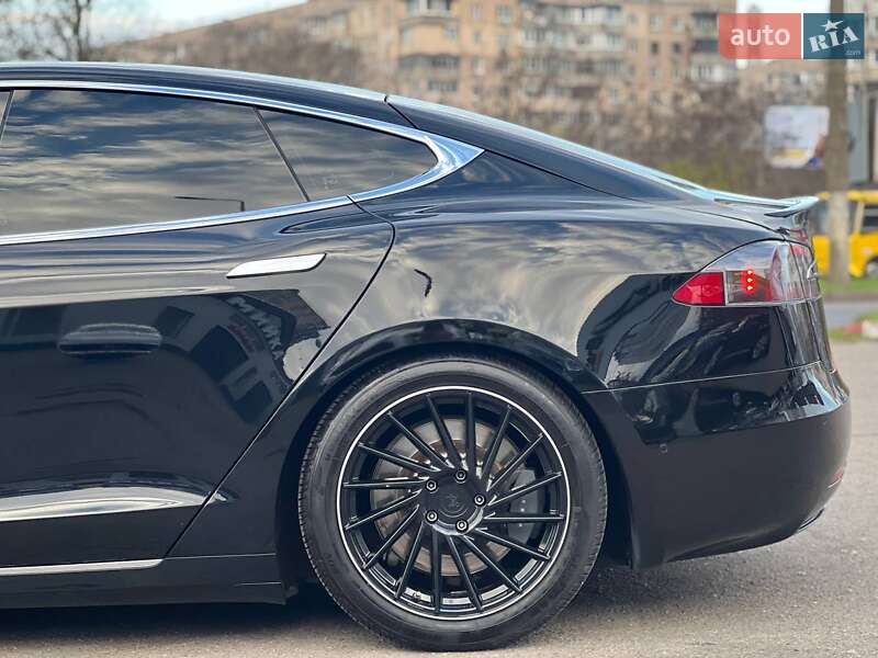 Лифтбек Tesla Model S 2019 в Одессе