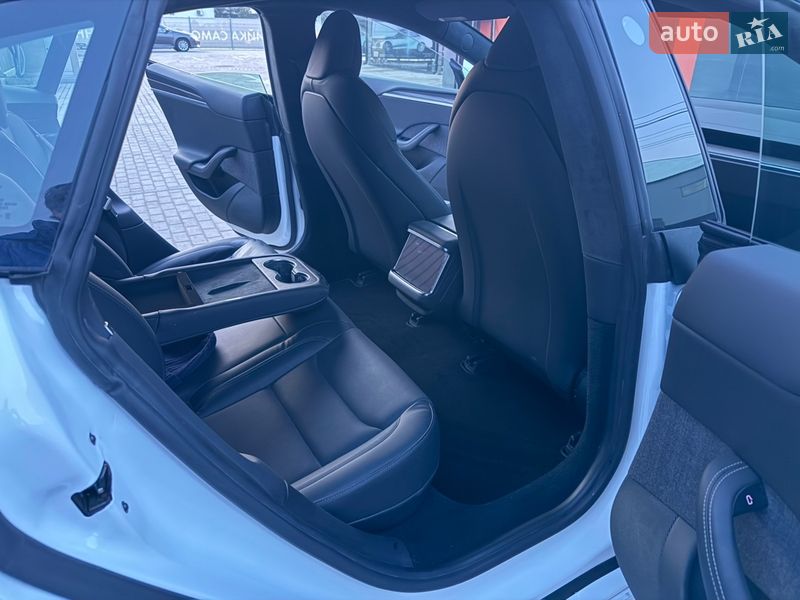 Лифтбек Tesla Model S 2022 в Львове