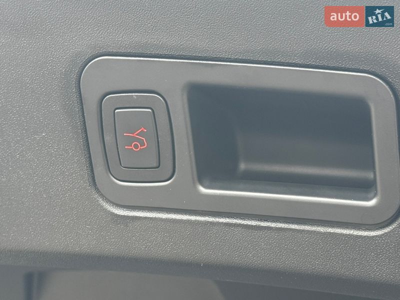 Лифтбек Tesla Model S 2017 в Киеве фото 23 Лифтбек Tesla Model S 2017 в Киеве