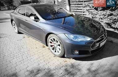 Лифтбек Tesla Model S 2016 в Киеве