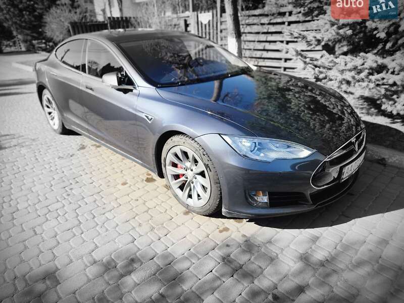 Лифтбек Tesla Model S 2016 в Киеве фото 26 Лифтбек Tesla Model S 2016 в Киеве