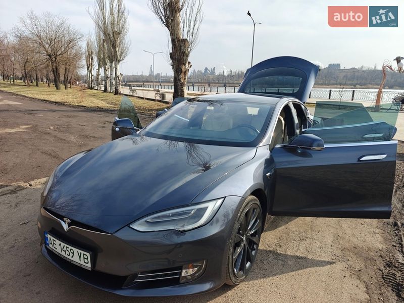 Ліфтбек Tesla Model S 2020 в Кривому Розі