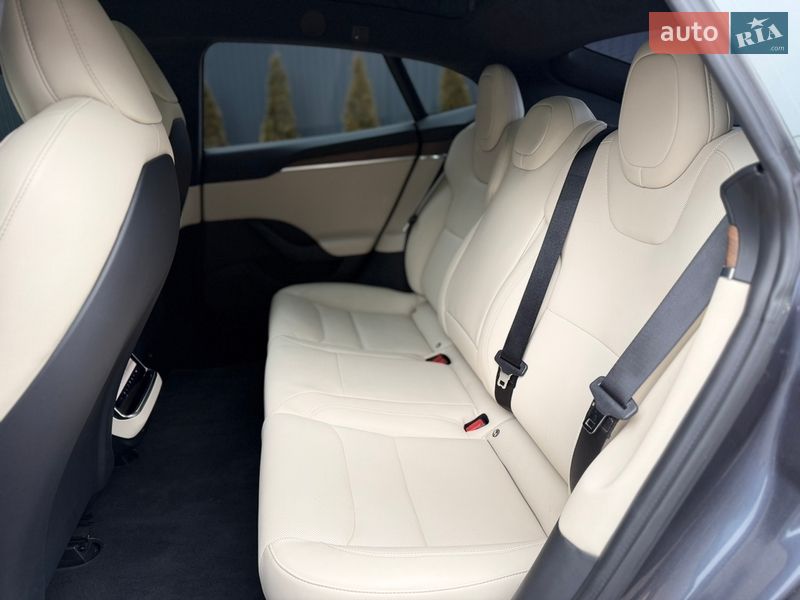 Лифтбек Tesla Model S 2021 в Виннице