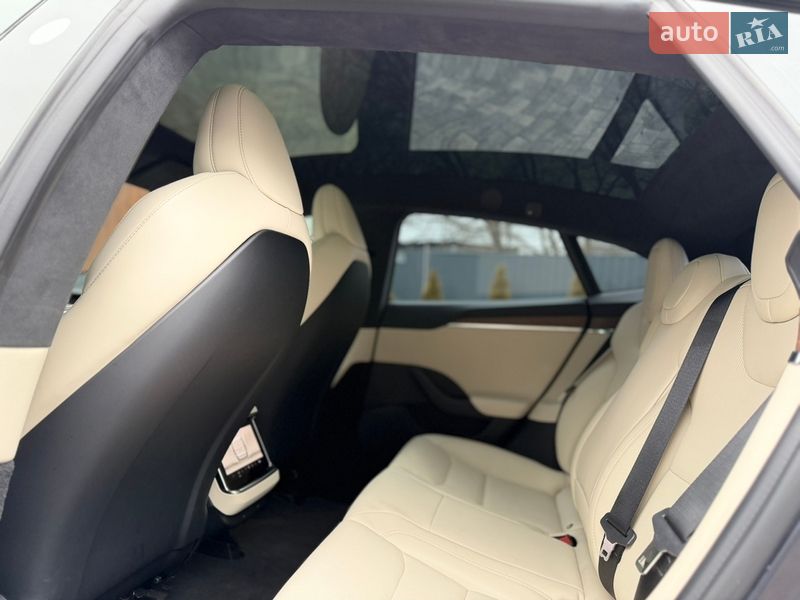 Лифтбек Tesla Model S 2021 в Виннице