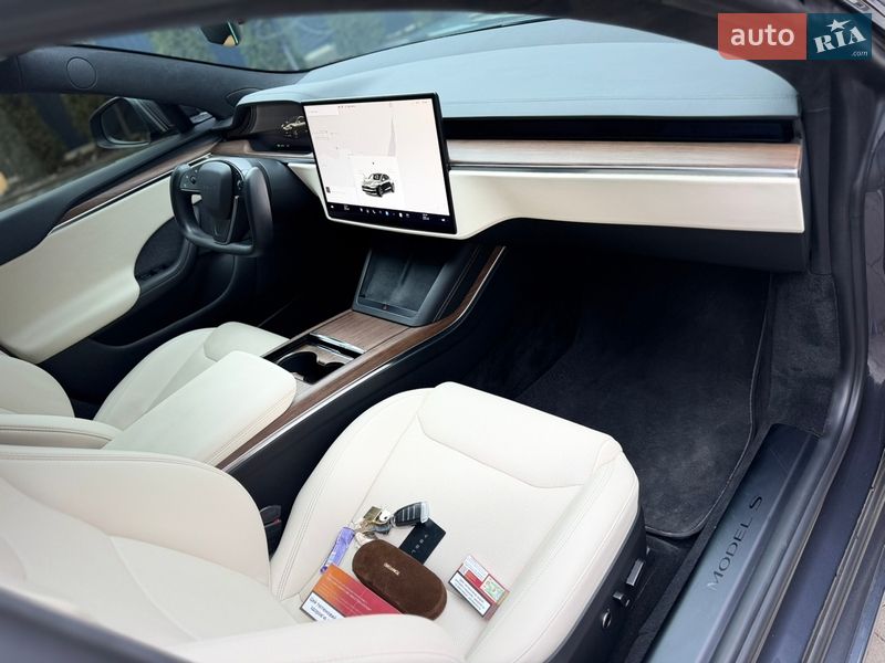 Лифтбек Tesla Model S 2021 в Виннице