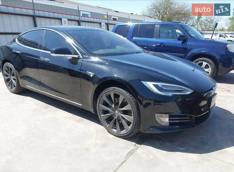 Tesla Model S 2020