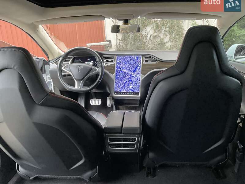 Лифтбек Tesla Model S 2014 в Львове