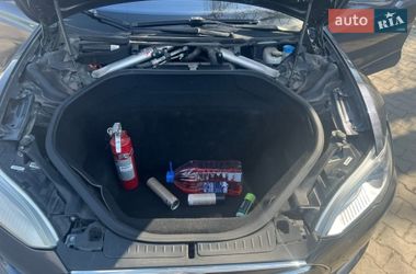 Лифтбек Tesla Model S 2015 в Львове