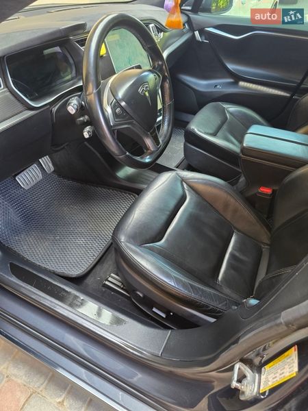Ліфтбек Tesla Model S 2015 в Львові