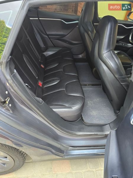Ліфтбек Tesla Model S 2015 в Львові