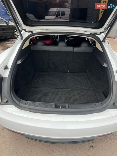 Лифтбек Tesla Model S 2014 в Киеве