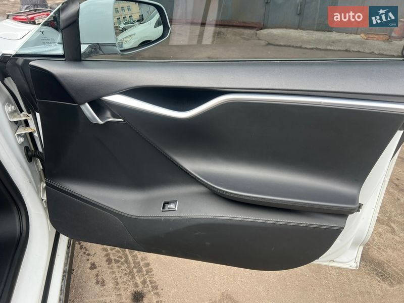 Лифтбек Tesla Model S 2014 в Киеве