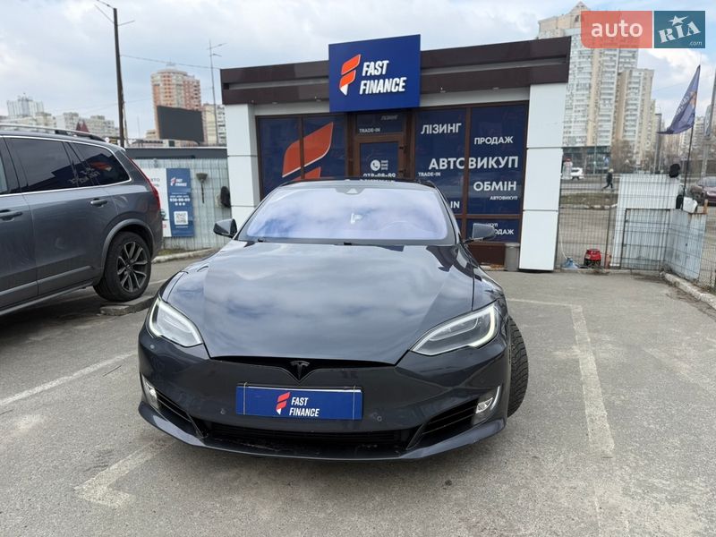 Лифтбек Tesla Model S 2016 в Киеве