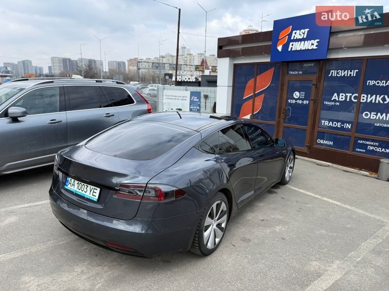 Лифтбек Tesla Model S 2016 в Киеве