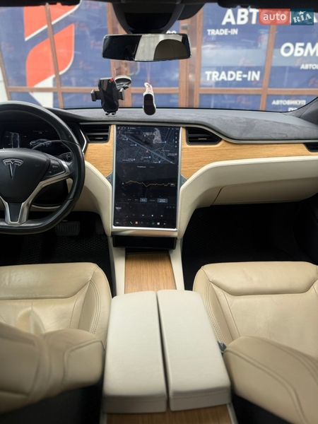Лифтбек Tesla Model S 2016 в Киеве