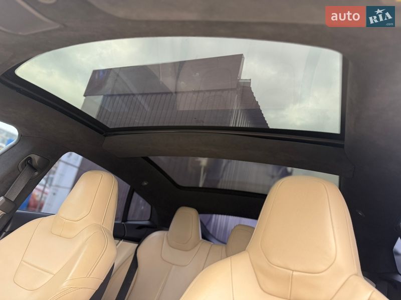 Лифтбек Tesla Model S 2016 в Киеве