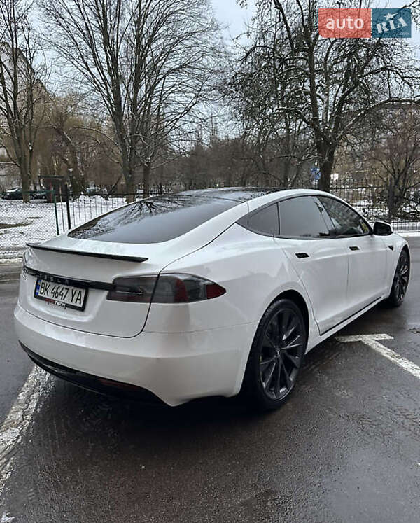 Лифтбек Tesla Model S 2018 в Львове