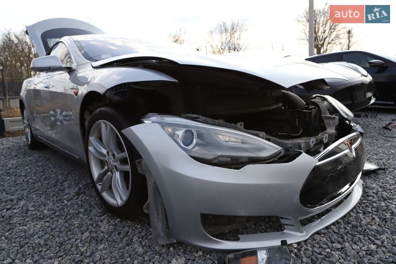 Лифтбек Tesla Model S 2014 в Дрогобыче