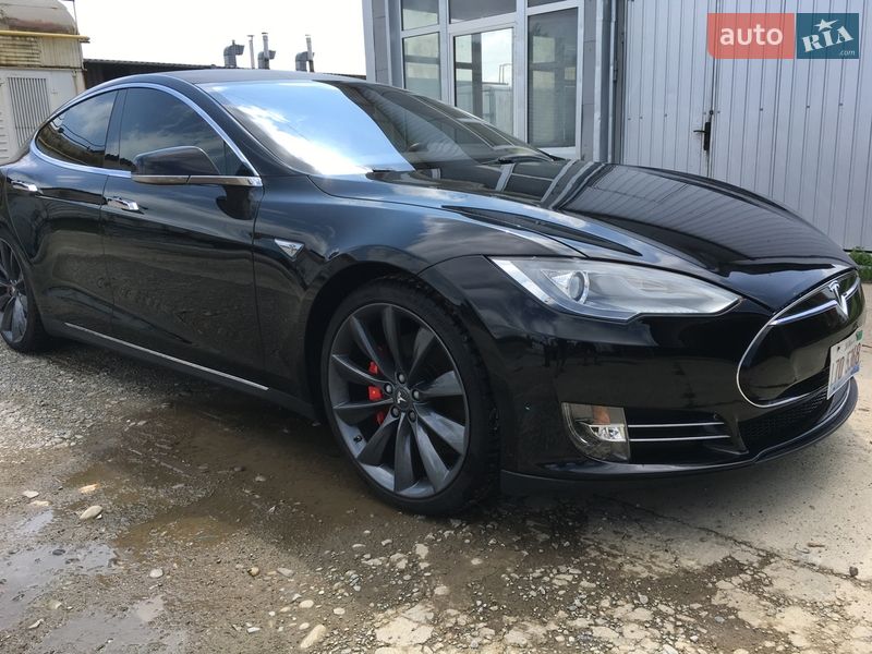 Tesla Model S 2014