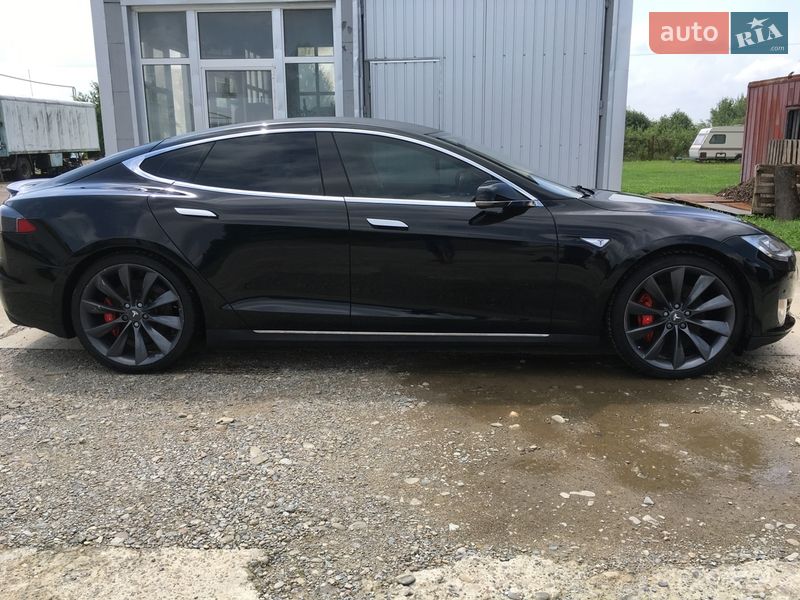 Хэтчбек Tesla Model S 2014 в Коломые