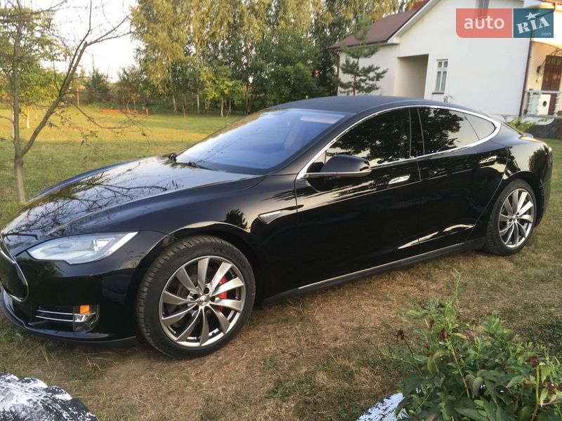 Хэтчбек Tesla Model S 2014 в Коломые
