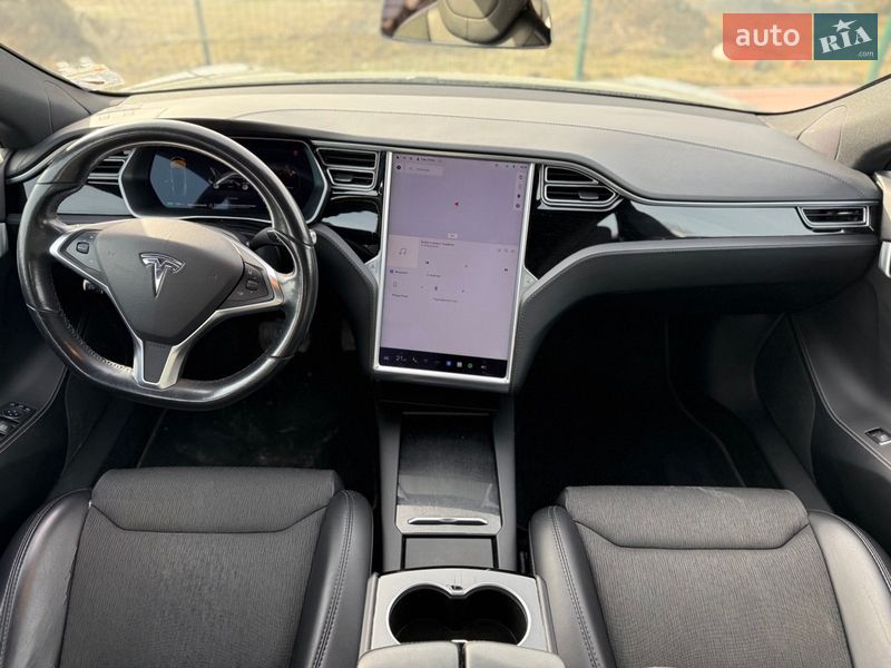 Лифтбек Tesla Model S 2018 в Городке