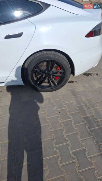Ліфтбек Tesla Model S 2015 в Тернополі