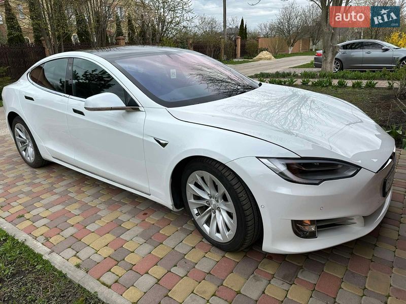 Ліфтбек Tesla Model S 2017 в Києві фото 11 Ліфтбек Tesla Model S 2017 в Києві