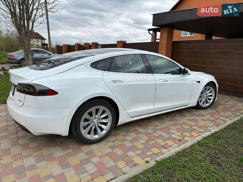 Ліфтбек Tesla Model S 2017 в Києві фото 12 Ліфтбек Tesla Model S 2017 в Києві