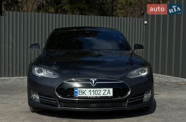 Лифтбек Tesla Model S 2015 в Смыге