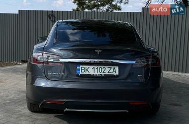 Лифтбек Tesla Model S 2015 в Смыге