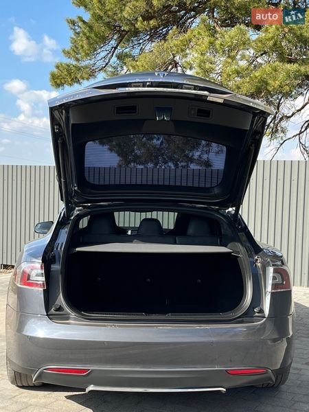 Лифтбек Tesla Model S 2015 в Смыге