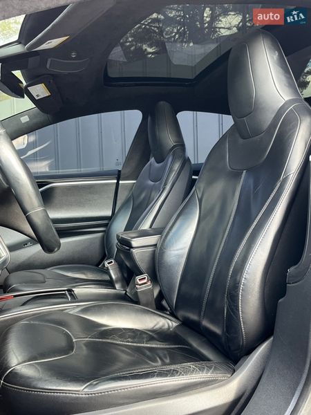 Лифтбек Tesla Model S 2015 в Смыге