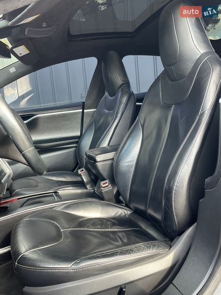 Лифтбек Tesla Model S 2015 в Смыге