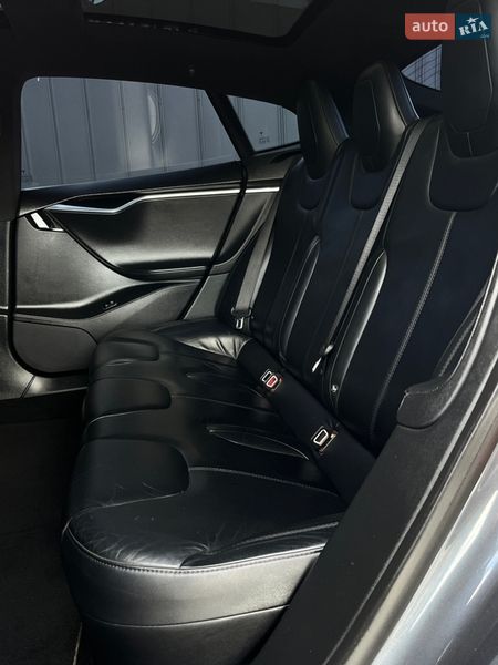 Лифтбек Tesla Model S 2015 в Смыге