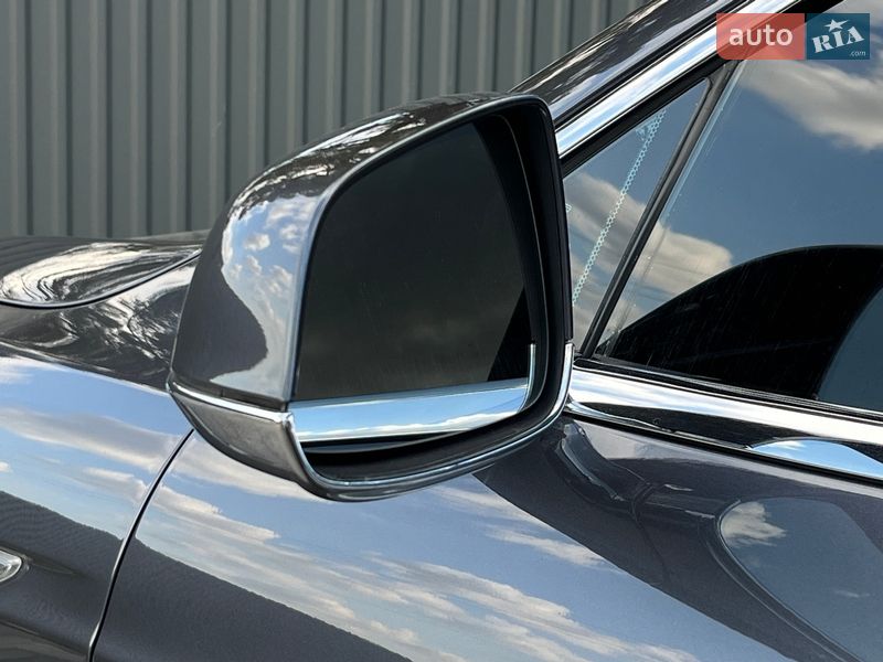 Лифтбек Tesla Model S 2015 в Смыге