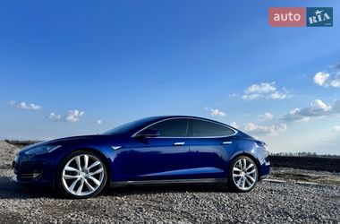 Лифтбек Tesla Model S 2015 в Киеве
