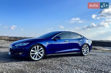 Лифтбек Tesla Model S 2015 в Киеве