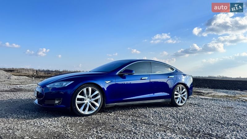 Лифтбек Tesla Model S 2015 в Киеве