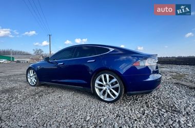 Лифтбек Tesla Model S 2015 в Киеве