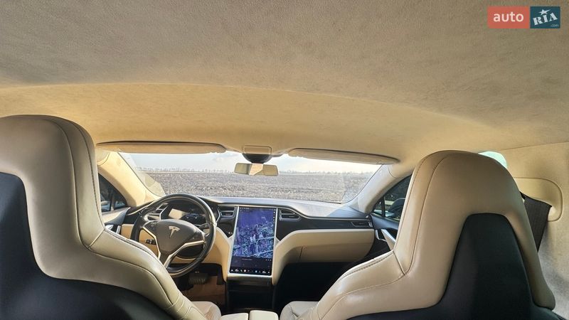 Лифтбек Tesla Model S 2015 в Киеве