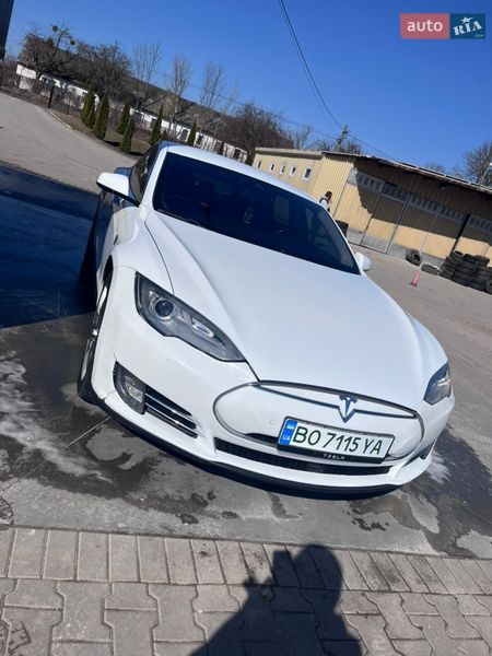Ліфтбек Tesla Model S 2014 в Шумську