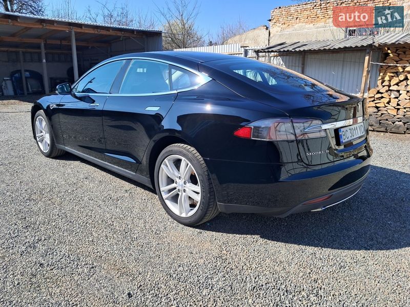 Лифтбек Tesla Model S 2014 в Радехове