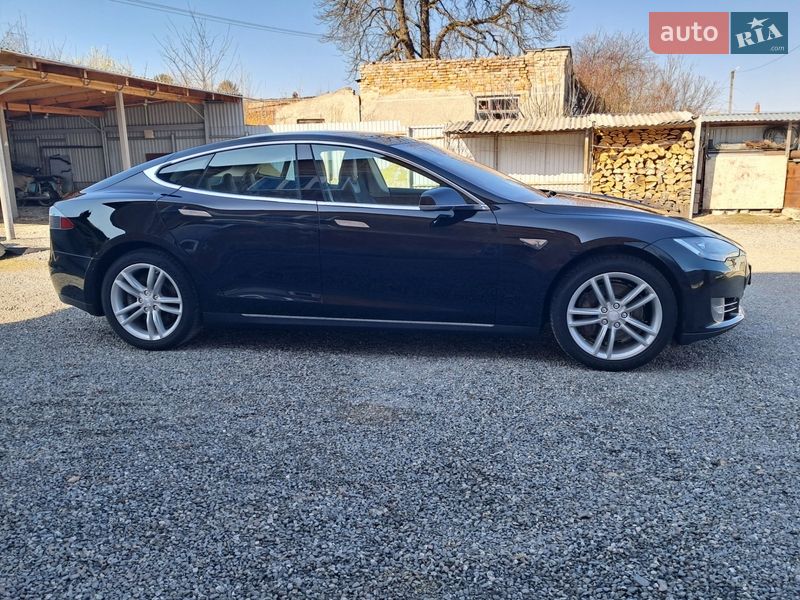 Лифтбек Tesla Model S 2014 в Радехове