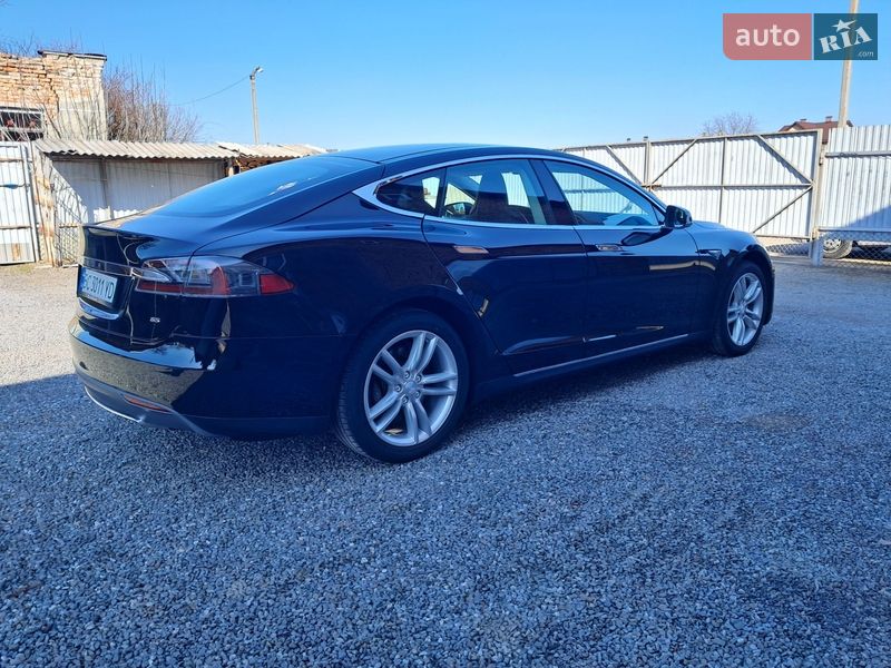 Лифтбек Tesla Model S 2014 в Радехове