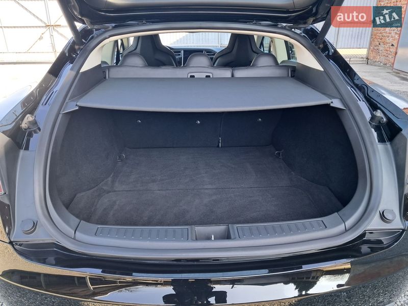 Лифтбек Tesla Model S 2014 в Радехове