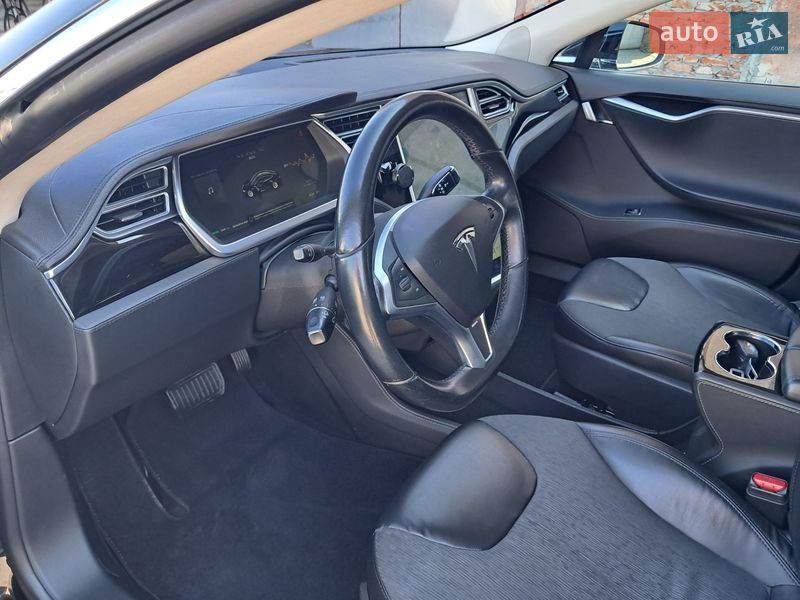 Лифтбек Tesla Model S 2014 в Радехове