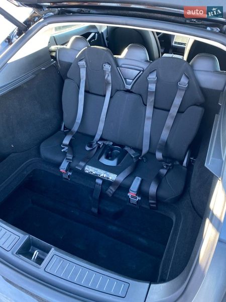 Лифтбек Tesla Model S 2014 в Радехове