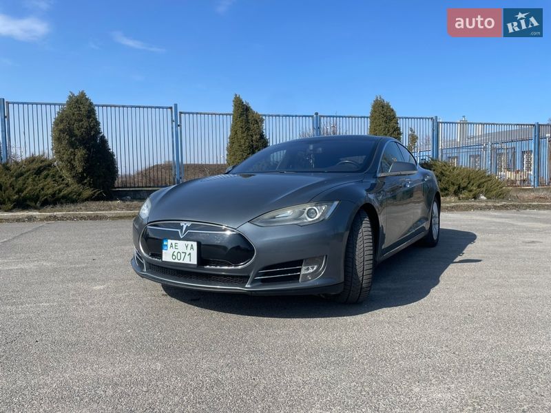 Tesla Model S 2013