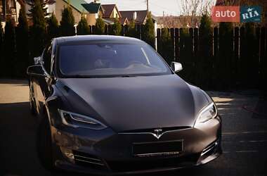 Лифтбек Tesla Model S 2016 в Львове
